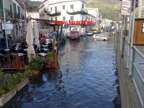 "Acqua alta" in via ten. Amendola