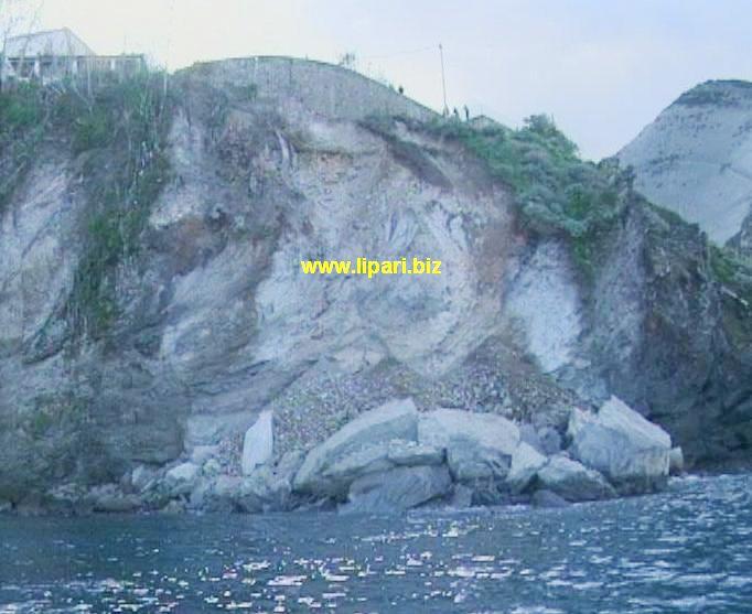 ACQUACALDA, STRADA CROLLATA IN MARE !