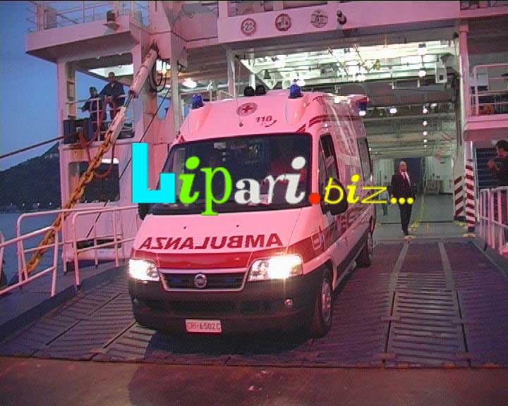 Ambulanza della Croce Rossa per Filicudi