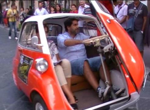 Auto d'epoca in bella mostra a Lipari