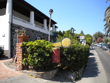 Vulcano, "caccia al tesoro" per trovare le poste