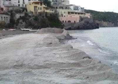 Calandra e la spiaggia di pomice 