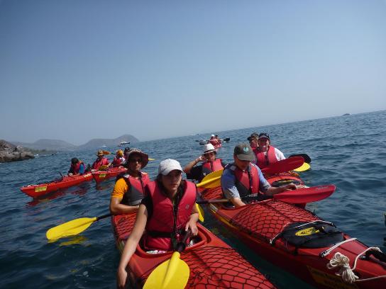 In canoa per la pulizia delle spiagge di Vulcano