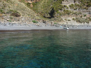 Catrame in mare, occorrono controlli