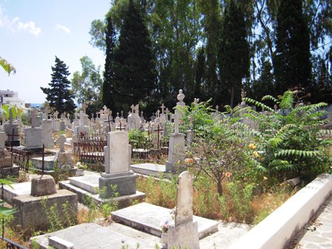 Panarea, cimitero nell'indecenza