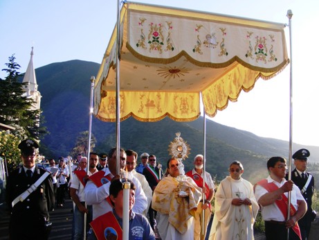 "Gesù sei tu il tabernacolo"