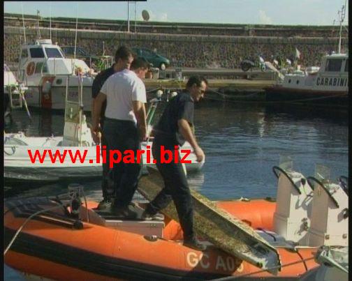 Lipari, la CP recupera carena di catamarano