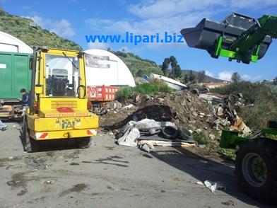 Via la discarica dall'area dei carristi