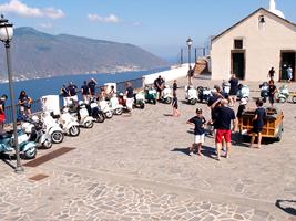 Torna "Eolie in vespa"
