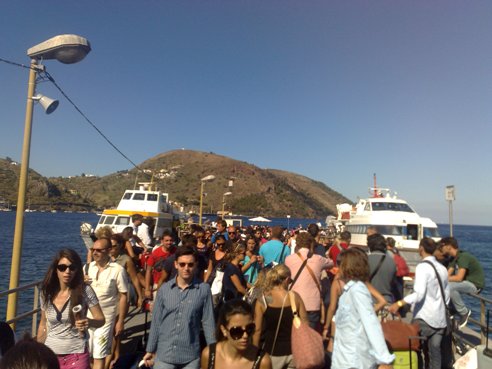 Trasporti, i turisti pensano al mare...giustamente