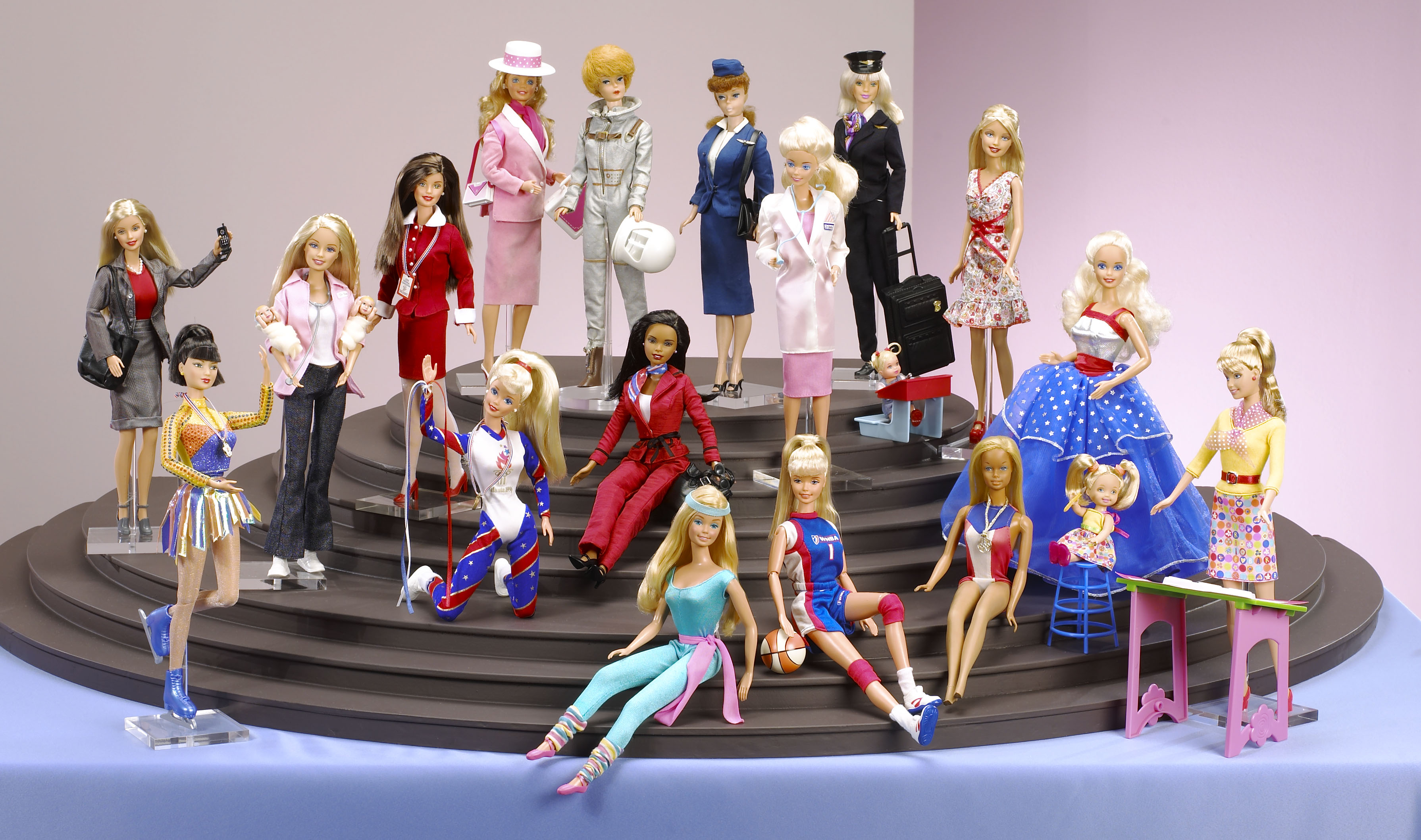 “Barbie. The Icon”, al Vittoriano tutte le carriere della bambola più famosa al mondo  2° Parte