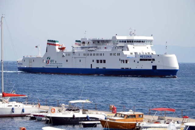 Siciliani offesi e indignati: tagli al trasporto su rotaie, resta solo una nave FS