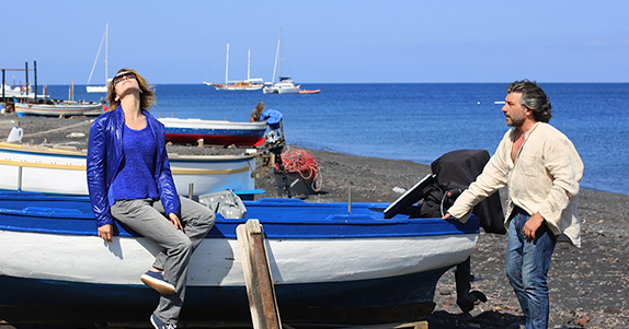 La bella Stefania Rocca reporter a Stromboli