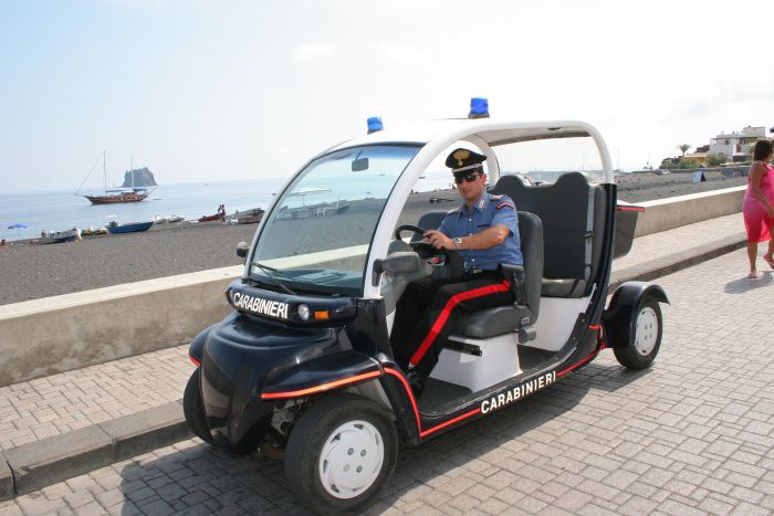 Isole Eolie, assegnate 4 vetture elettriche ai carabinieri