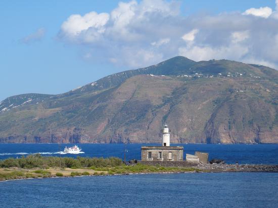 Milazzo e Santa Marina Salina: due fari all’asta