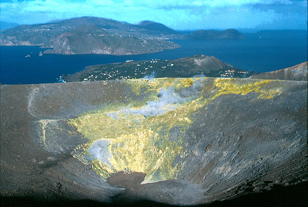 Vulcano, tra avventura e relax