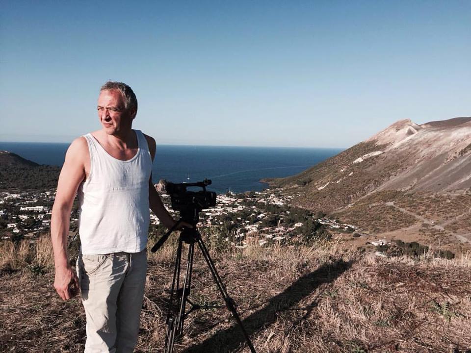 Un misterioso progetto artistico a Vulcano: Bruno Muzzolini e “Un’isola senza cancelli”	1° Parte