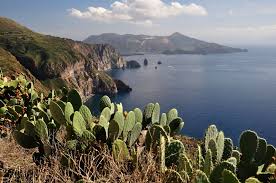 Il ricordo delle Eolie di Giulia Niccolai, fotografa e poetessa italiana		3° parte