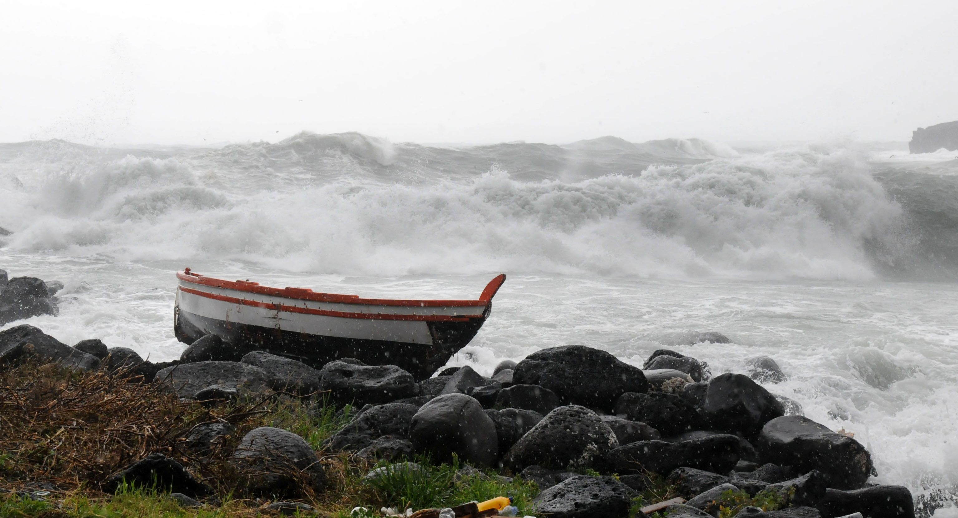 Condizioni meteo-marine avverse e disagi per i collegamenti marittimi: le reazioni