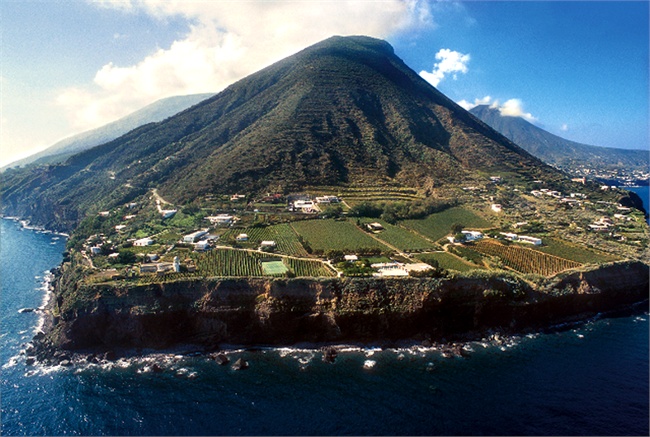 Mercanti di mare: Salina 1800-1953, i tratti salienti dell'isola di Salina