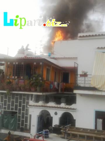 Paura per un incendio in centro