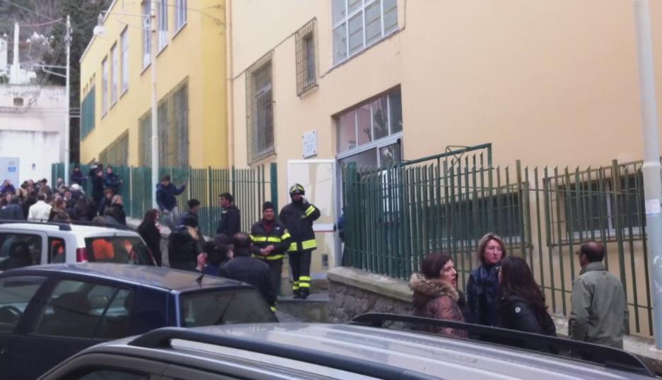 Corto circuito alla scuola di Canneto