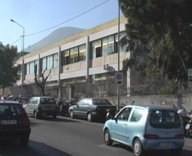 Scuola, locali Centro giovanile inagibili