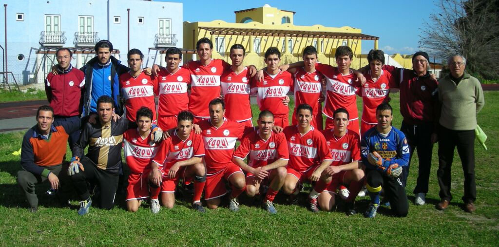 Calcio, eoliani in casa del Roccalumera