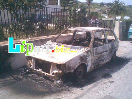 Malfa, auto a fuoco