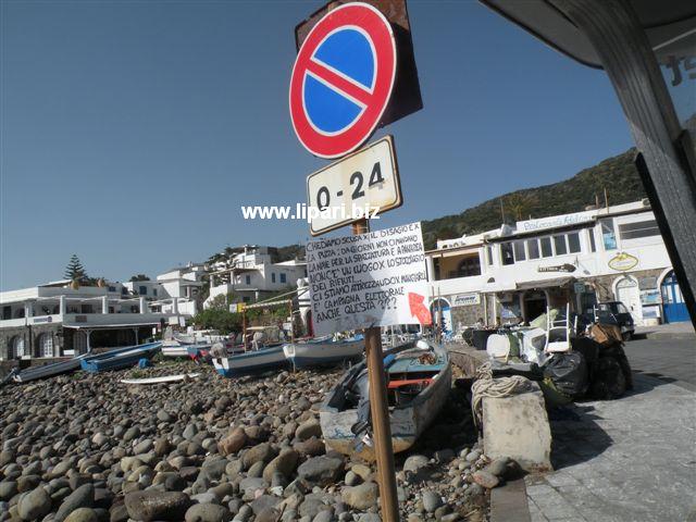 Panarea, spazzatura ancora al porto