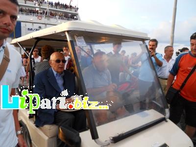 Napolitano in spiaggia parla solo di calcio