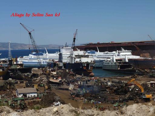 Le navi tirrenia nel cimitero turco