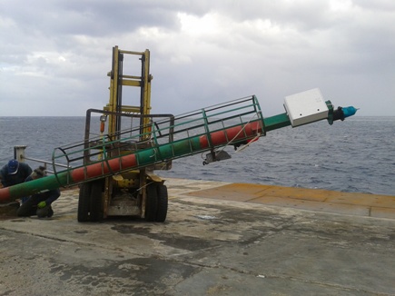 Stromboli, cade il palo di segnalazione del molo