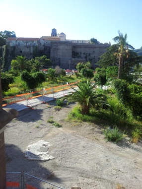 Piazza Mazzini, Sindaco diffida ditta Di Bella