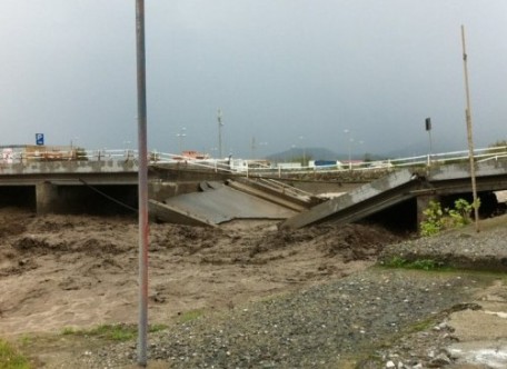 L'Arpa sta analizzando fanghi, detriti e mare