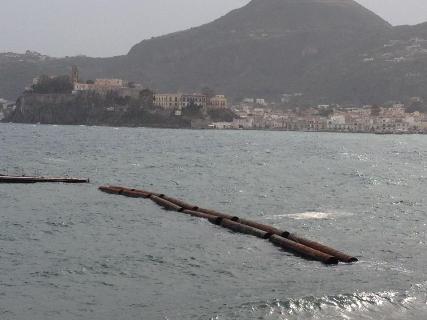 Lo scirocco ribalta nuovamente il pontile