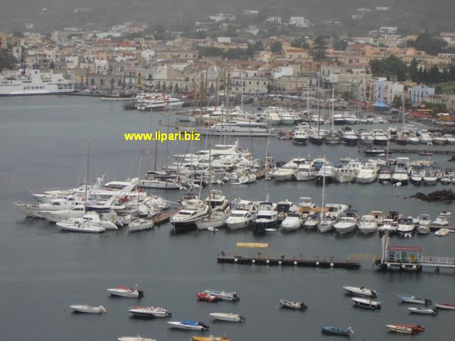 I pontili galleggianti di Lipari sono in regola ?