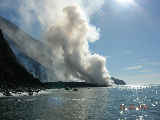 Stromboli, sale il livello di allerta