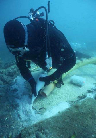 18 archeologi subacquei
