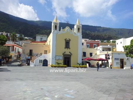 Un monumento per le vittime del "Santa Marina"