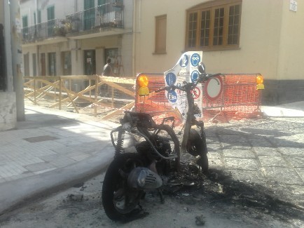 Scooter a fuoco