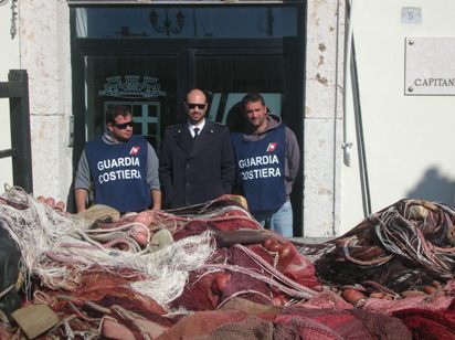 Guardia costiera sequestra reti da posta 