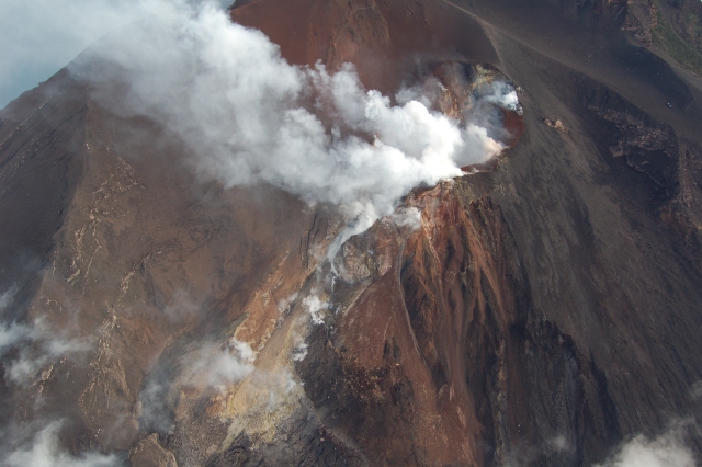 Stromboli, frana e cenere dal vulcano