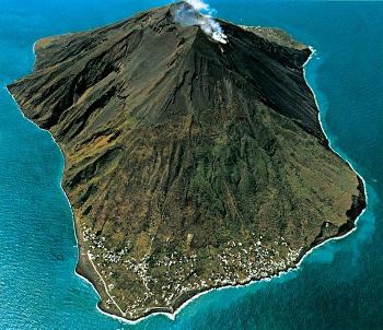 Stromboli, urgono interventi su sentieri e strade