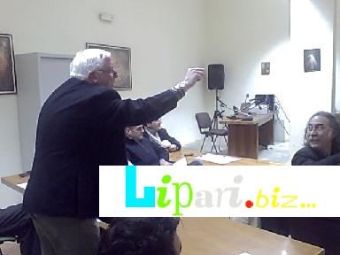 ...e intanto in Consiglio c'è il solito teatrino