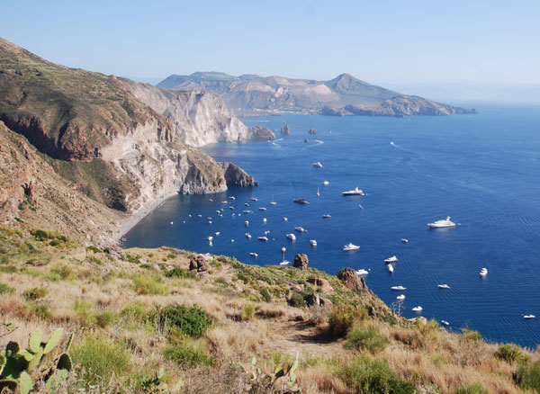 Spiagge dopo il sisma in attesa degli interventi