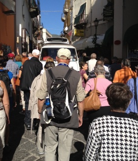 Via Garibaldi, o auto o turisti