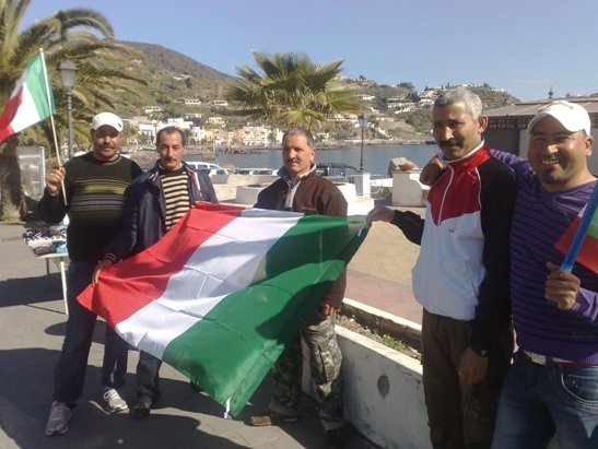 Auguri Italia, le foto dei 150 a Lipari (1)