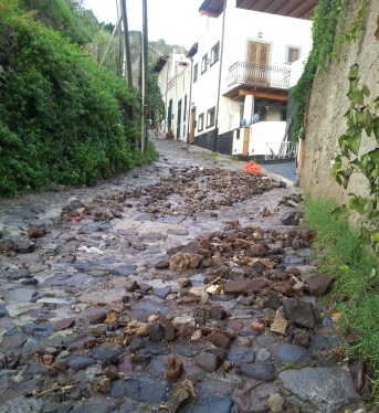 Acquazzone e strada pietraia