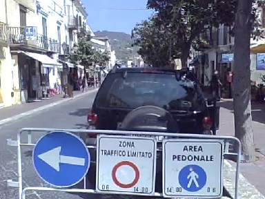 Lipari, urge l'isola pedonale